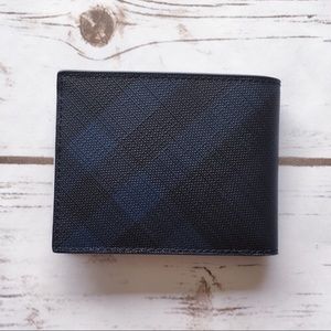 NWOT BURBERRY Wallet